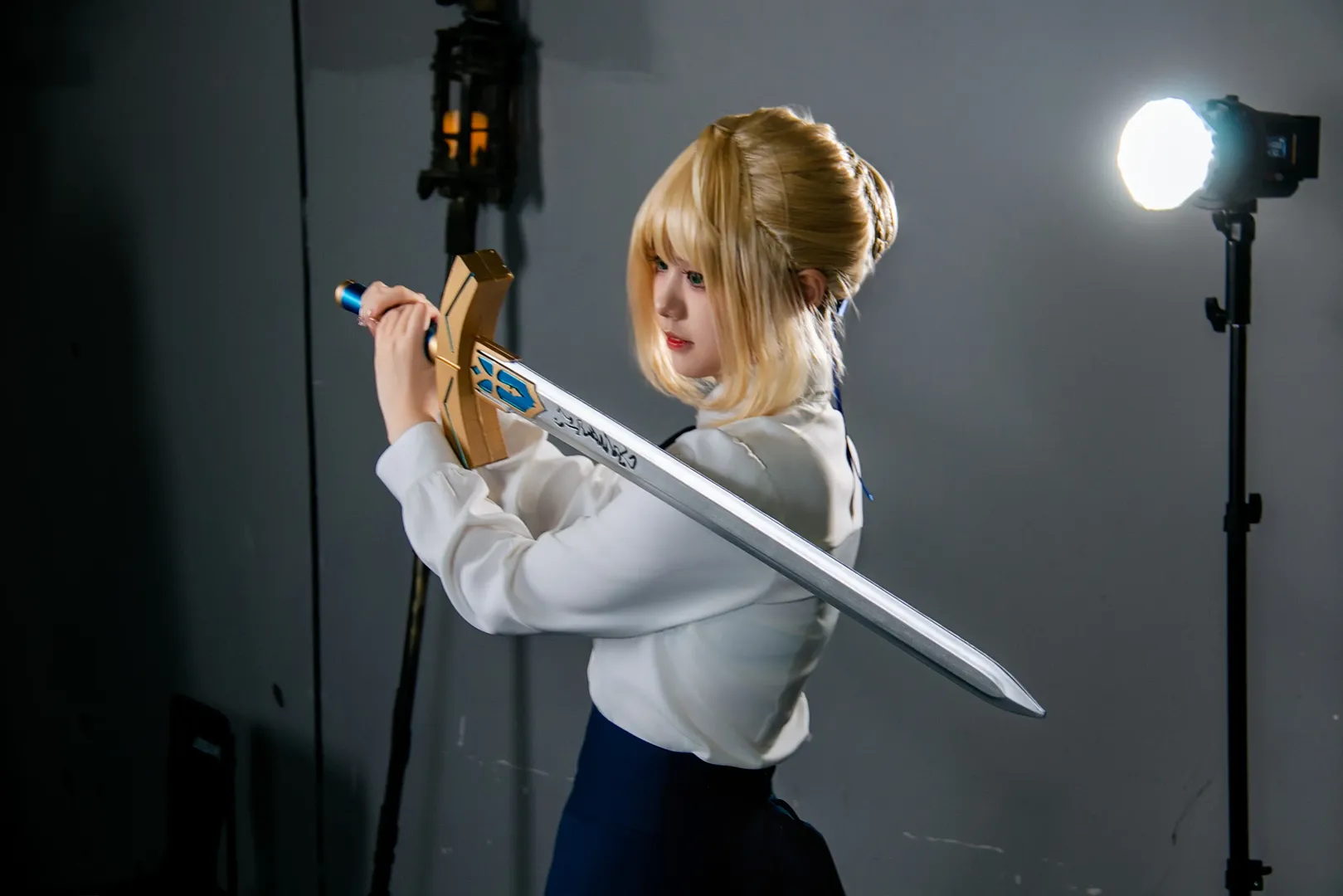 金发少女, 摄影棚打光, bw场照, sabercos, 大剑道具