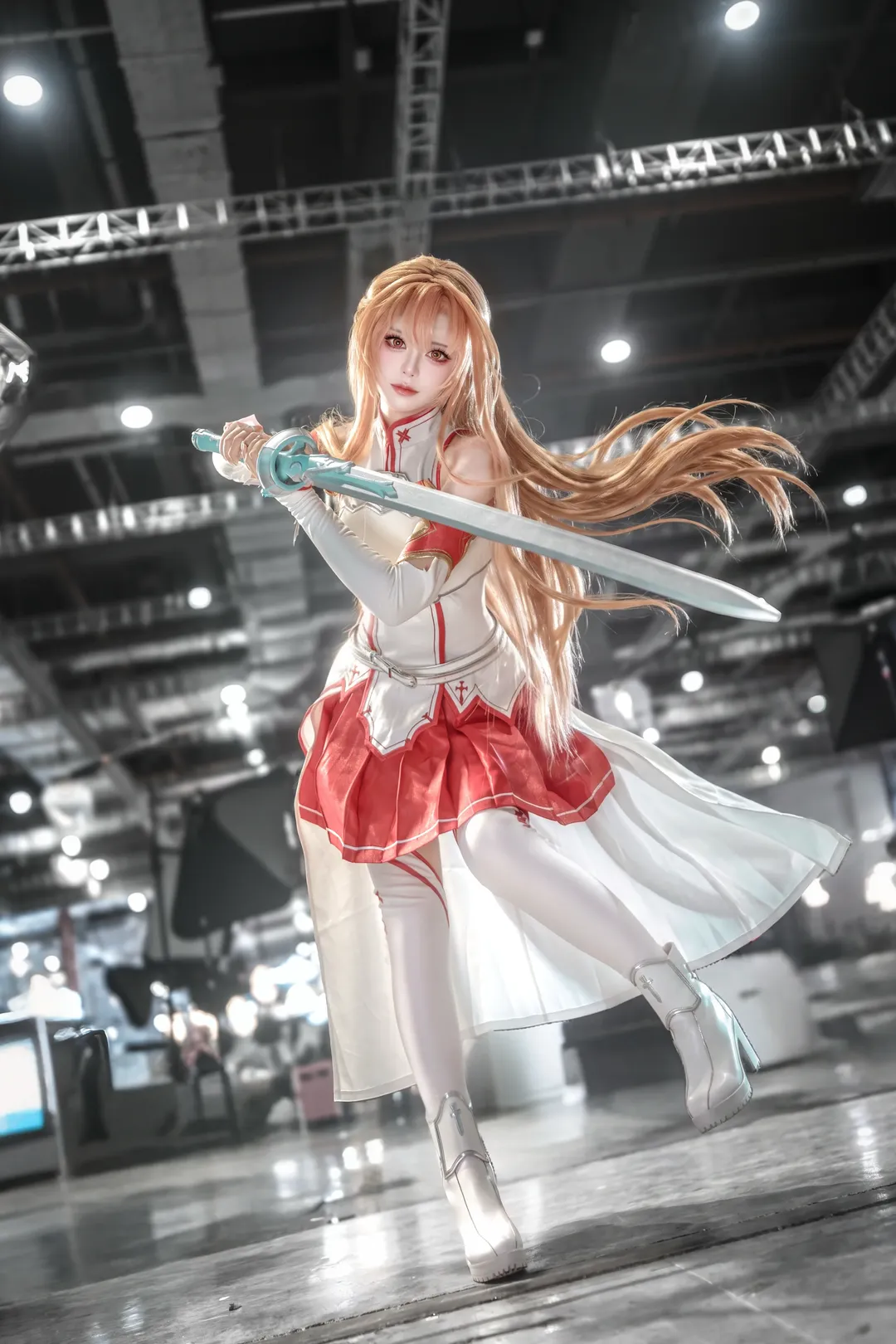 漫展场照, 亚丝娜cos, 刀剑神域, 二次元角色扮演, 白丝cos