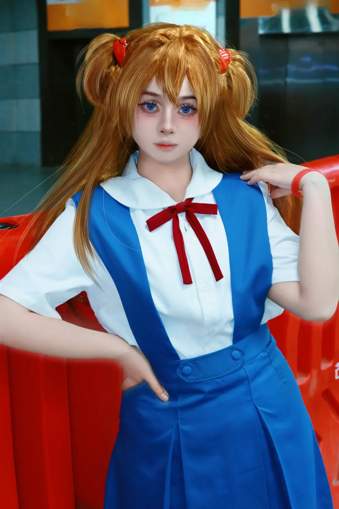 明日香cos, 新世纪福音战士, cosplay场照, 双马尾, 蓝白校服 - 第3张