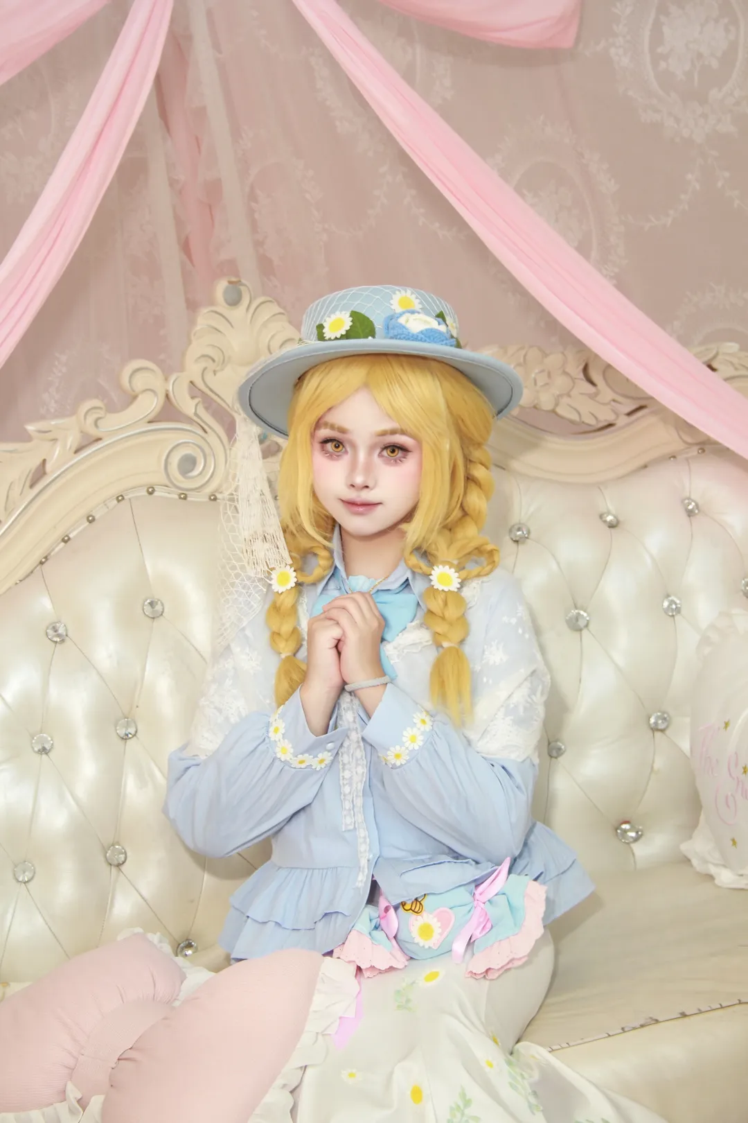 White stockings, Toy Merchant - Caged Dream cosplay, Toy Merchant - Caged Dream, Changsha Menghua set design, Daisy elements