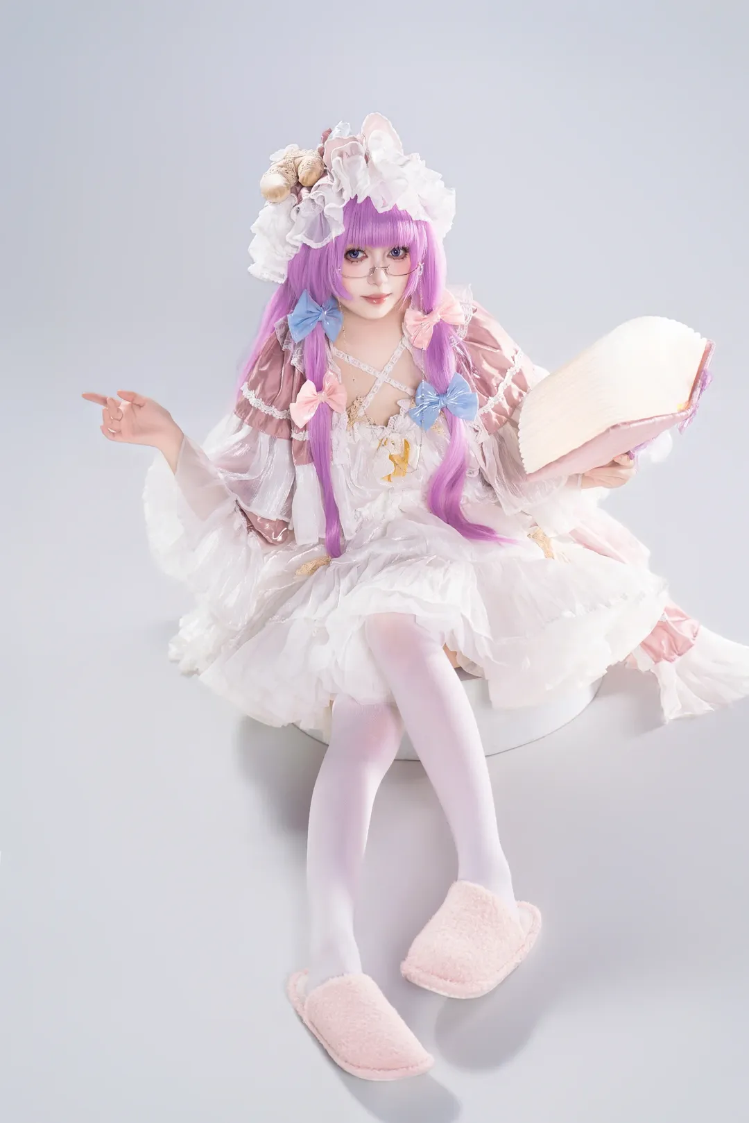 二次元少女, 东方Project, 白棚写真, 帕秋莉诺蕾姬cos, 白丝裤袜 - 第2张