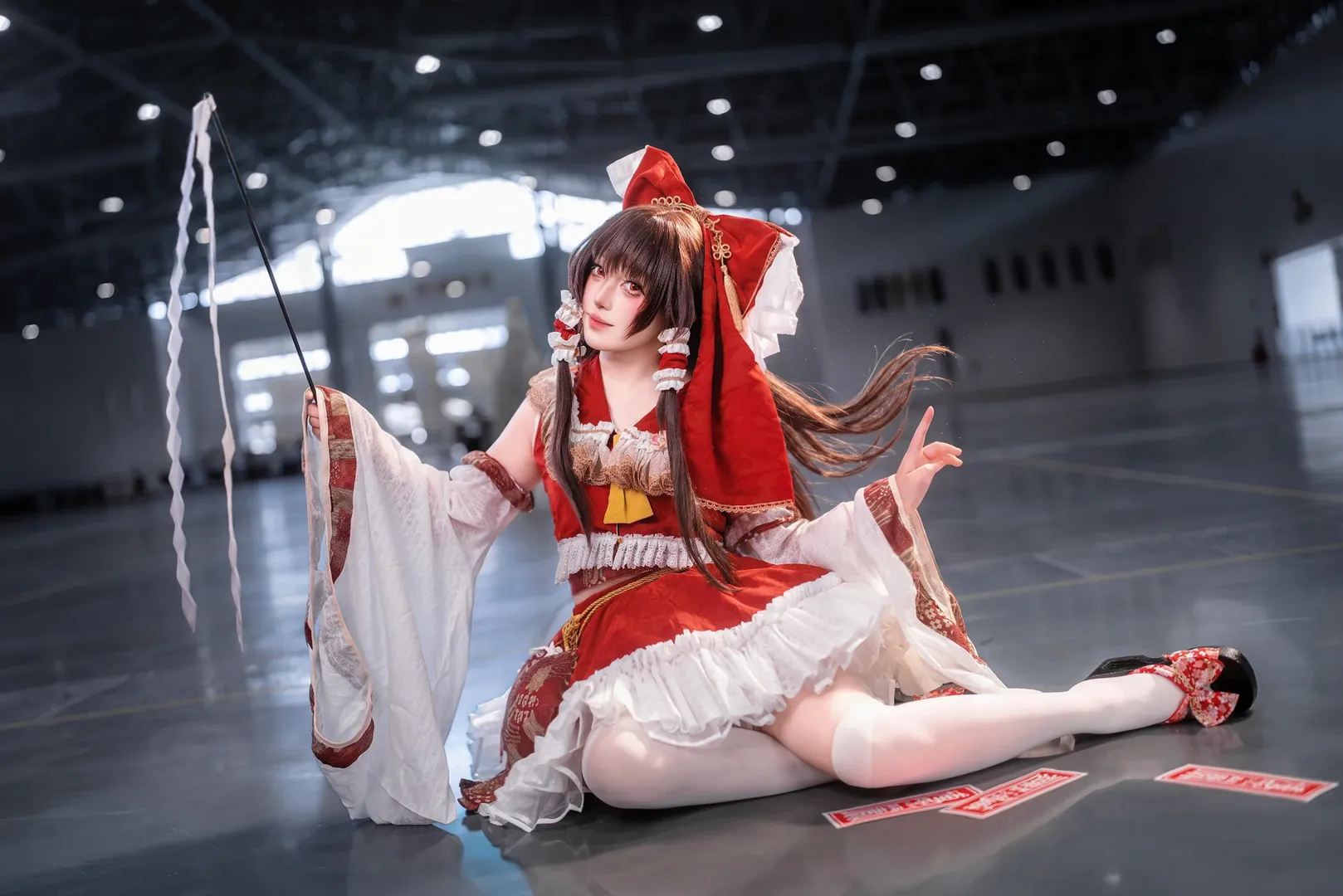 博丽灵梦cos, 东方project, 漫展场照, 白丝穿搭, cosplay返图 - 第3张