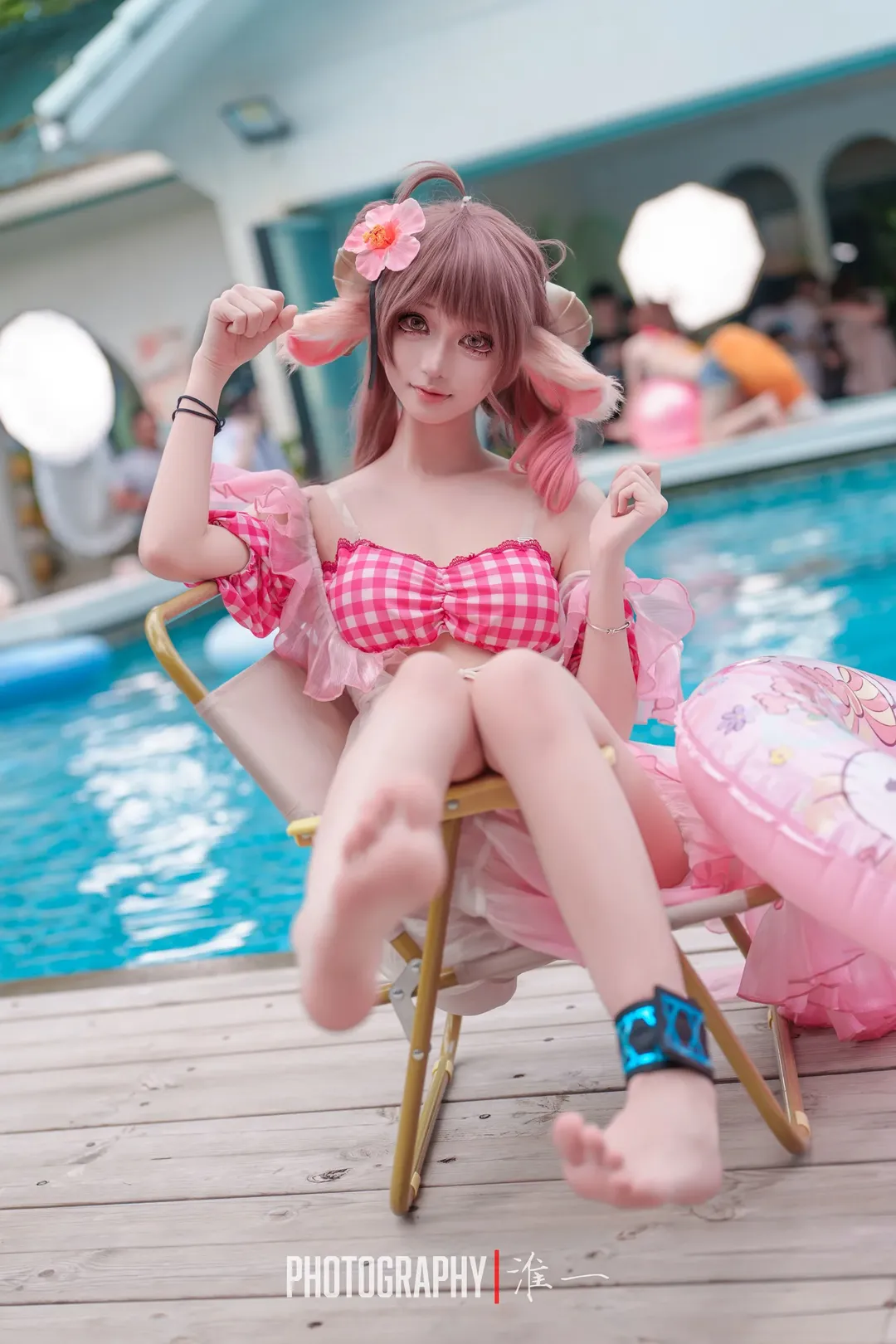 泳装cos, 明日方舟, 泳池写真, 艾雅法拉cos, 粉发