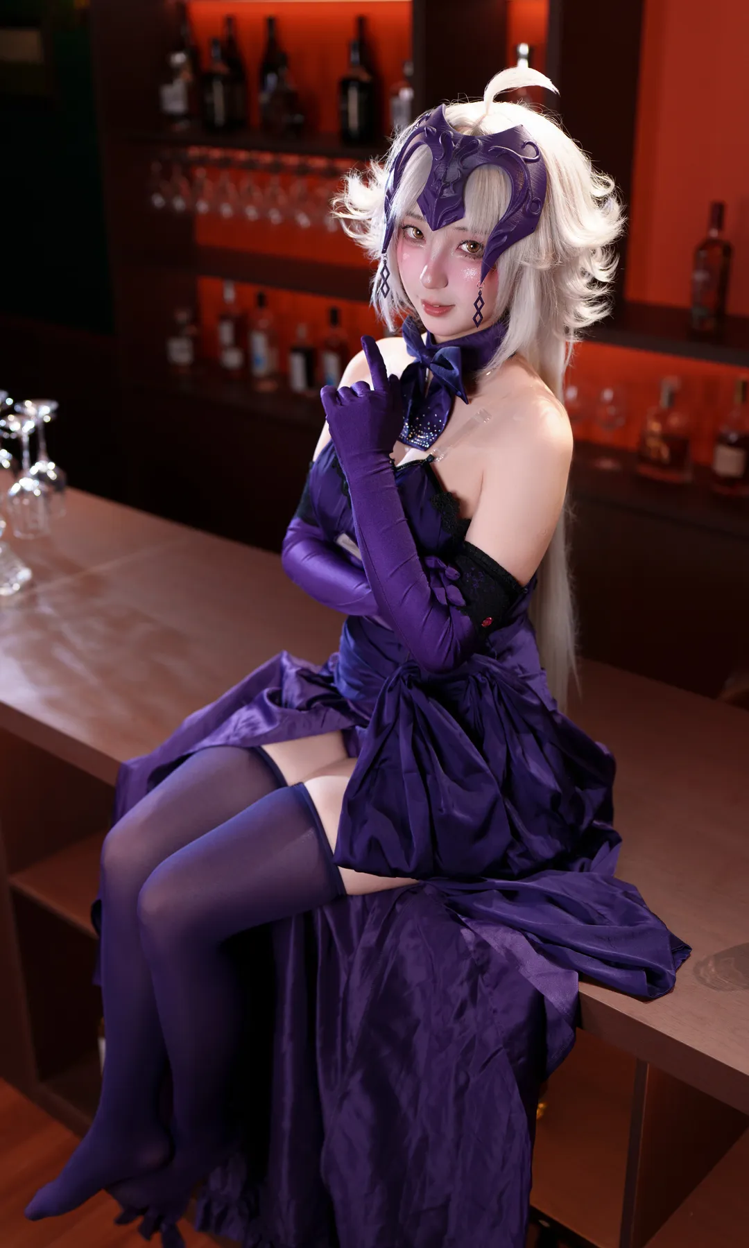 Fate/Grand Order, ジャンヌ・ダルク（オルタ）コスプレ, 酔いジャンヌ, コスプレ撮影, 紫色のストッキング - 3枚目