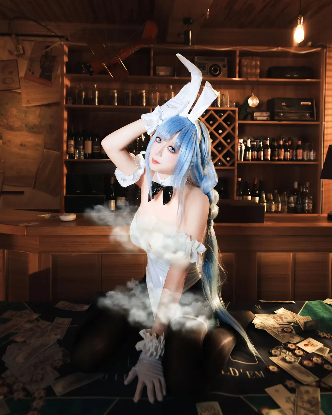 碧蓝航线, 雅努斯cos, 兔女郎cosplay, 吧台氛围, 蓝色麻花辫