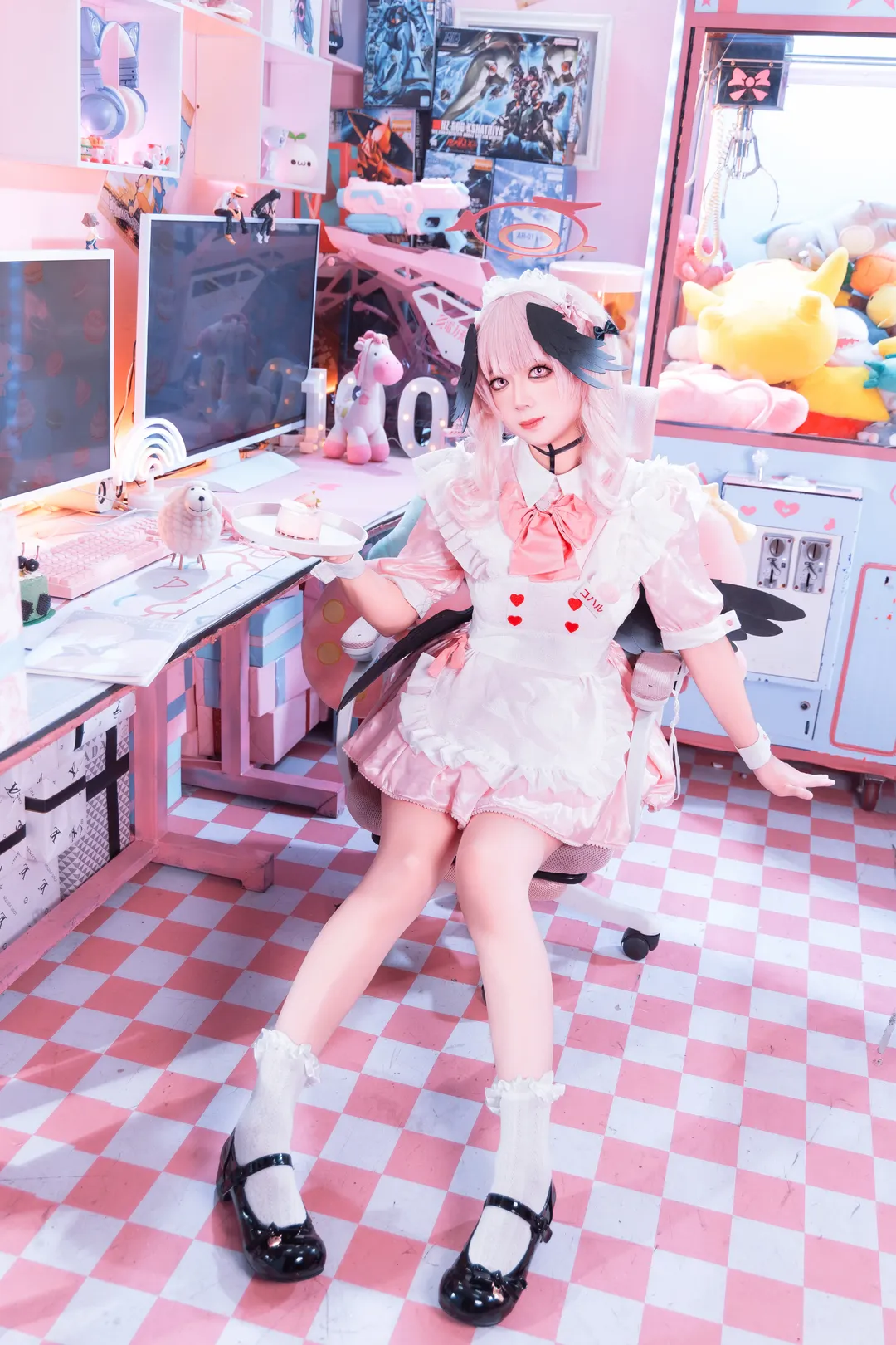 二次元少女, 蔚蓝档案, 下江小春cos, cosplay摄影, 粉色系女仆装