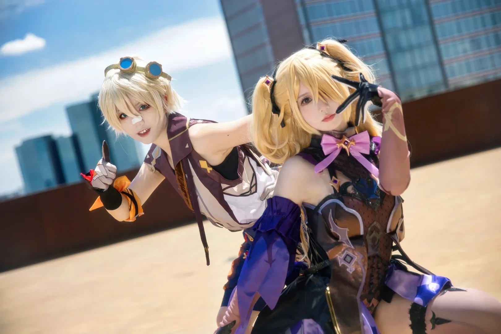 原神, フィッシュル コスプレ, 屋上外景, 網タイツ, ベネット コスプレ - 1枚目