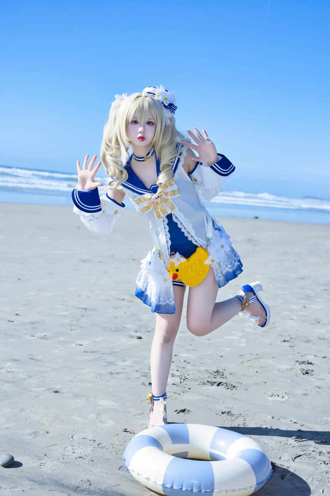 原神, 芭芭拉cos, 泳装cosplay, 水手服穿搭, 夏日海滩