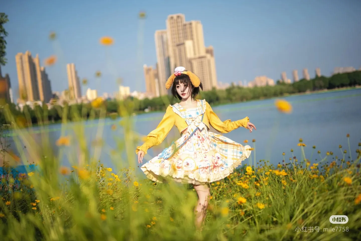 二次元撮影, 葬送のフリーレン, フリーレン コスプレ, 花畑での写真, 武漢コスプレ撮影 - 5枚目
