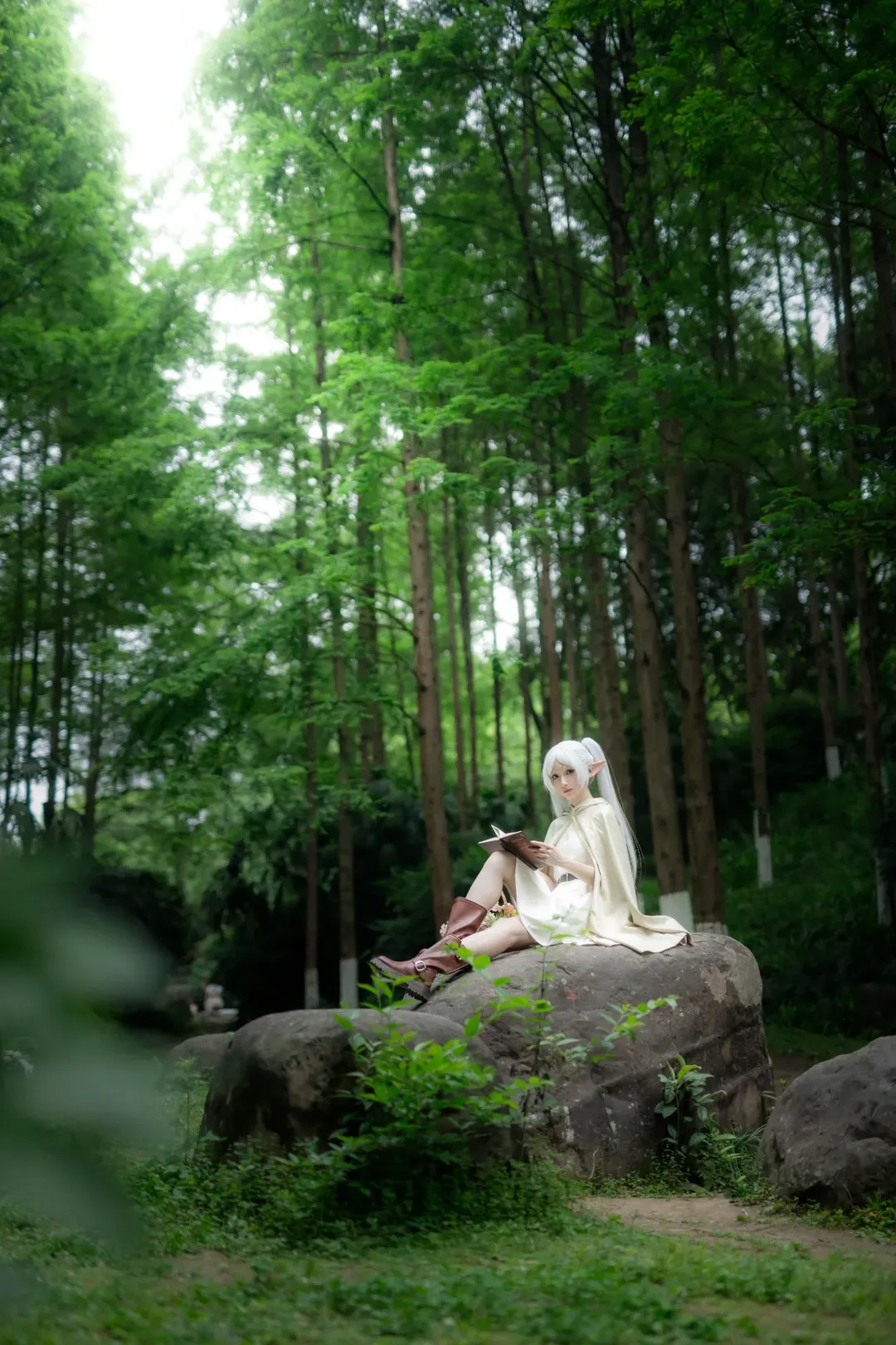 cosplay, Anime-style photography, Portrait photography, Black tights outfit, Vertical composition - Image 11