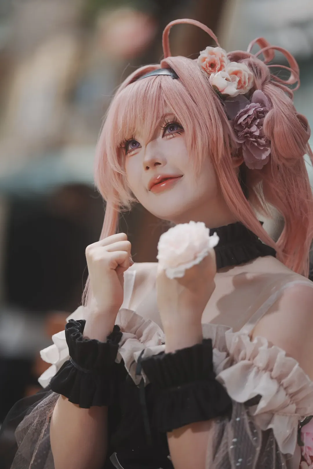 Pink hair cosplay, Cosplay sharing, Black and white ruffle outfit, Convention photo shoot, Silk flower accessories - Image 6