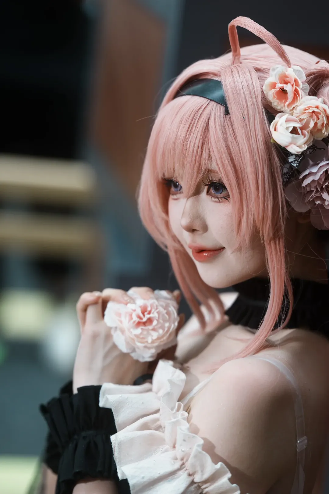 Pink hair cosplay, Cosplay sharing, Black and white ruffle outfit, Convention photo shoot, Silk flower accessories - Image 7