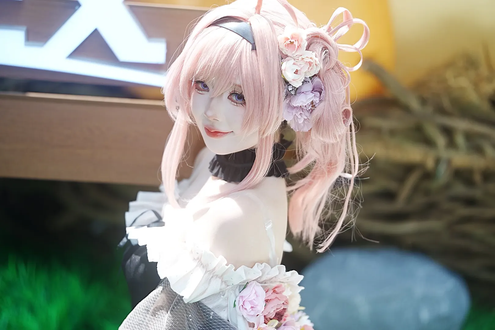 Pink hair cosplay, Cosplay sharing, Black and white ruffle outfit, Convention photo shoot, Silk flower accessories - Image 8