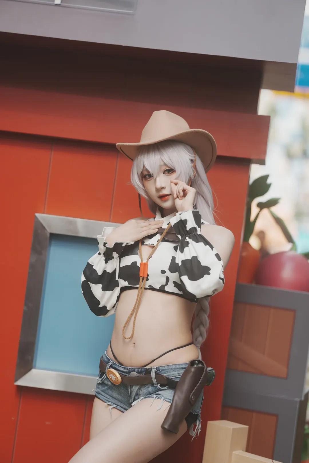 Azur Lane cosplay, Convention photography, Western cowboy style, Cow print top, Silver-white braided hair - Image 6