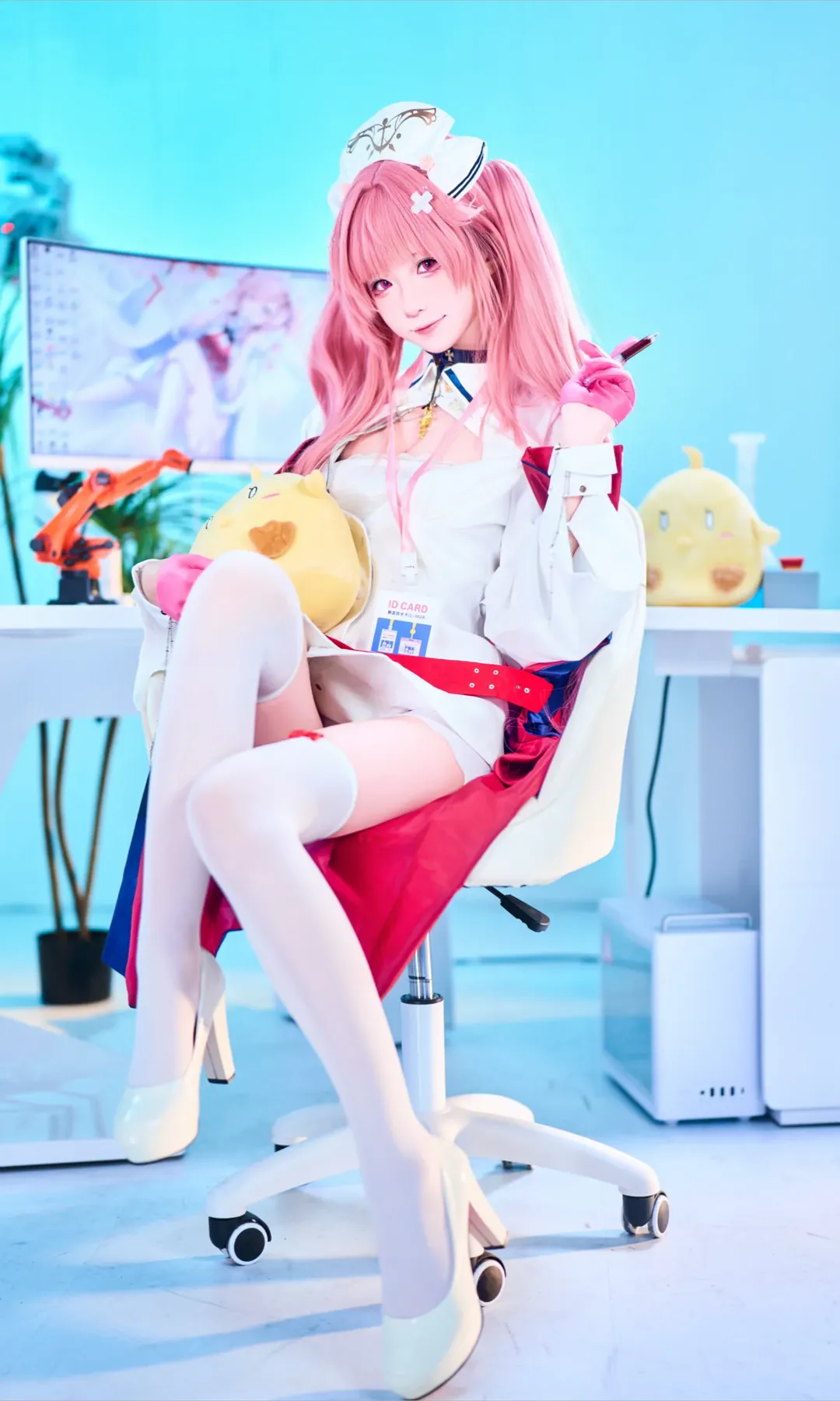 碧蓝航线, 护士服cosplay, 英仙座cos, 双马尾粉发, 白丝医疗风 - 第1张