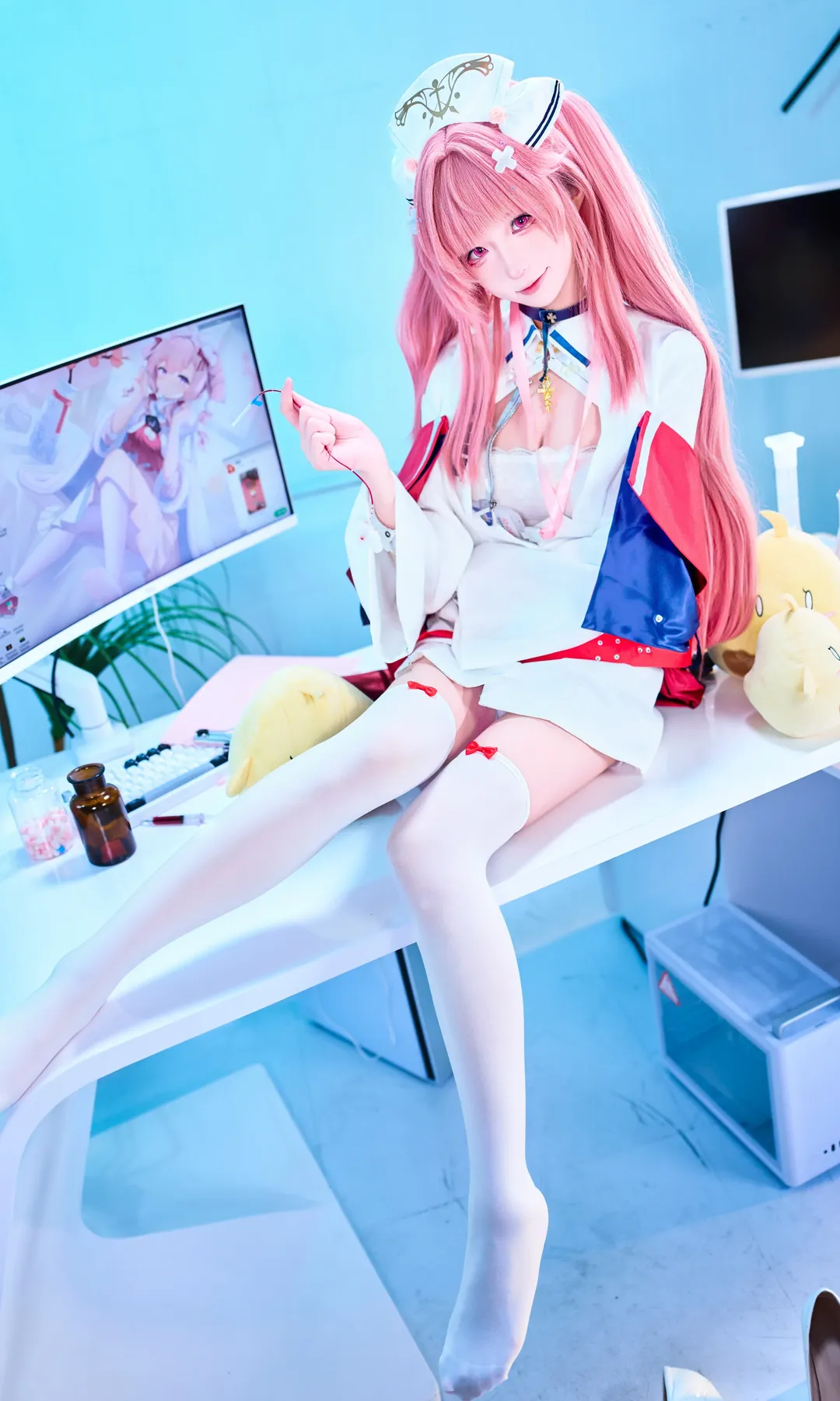碧蓝航线, 护士服cosplay, 英仙座cos, 双马尾粉发, 白丝医疗风 - 第3张