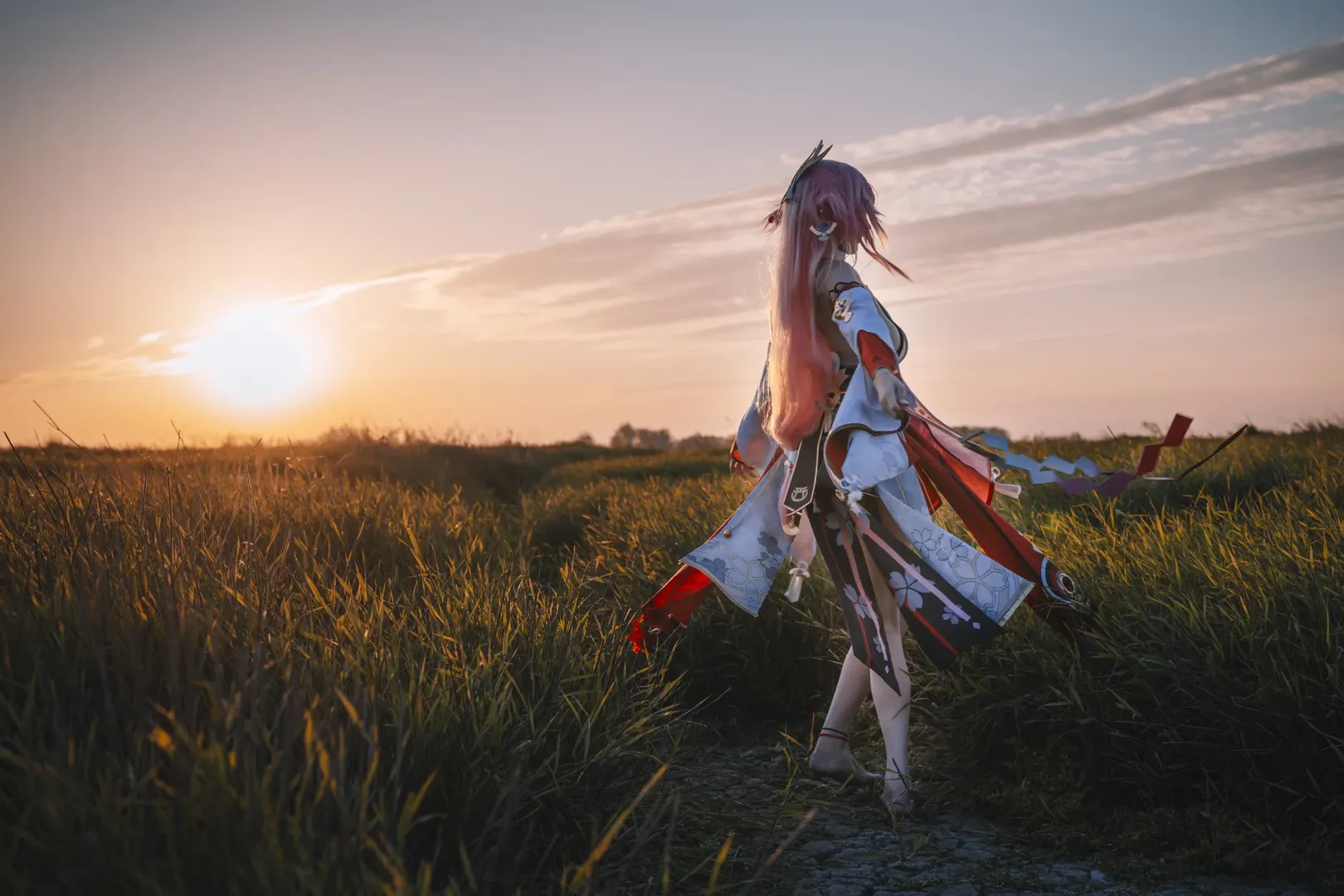 原神, 八重神子cos, 户外cosplay, 粉发cos, 白丝cos