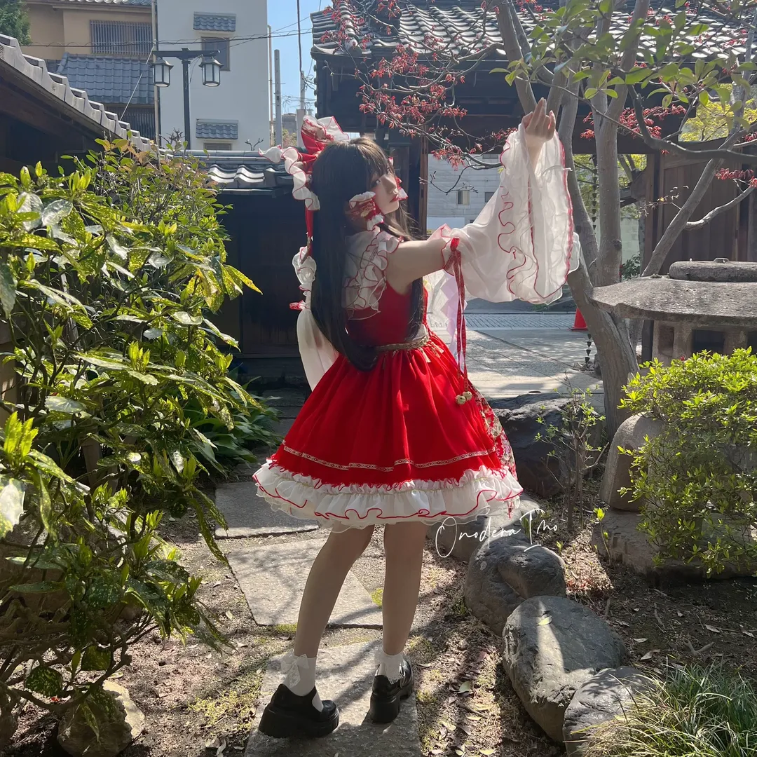 博麗霊夢コスプレ, 東方Project, 日本庭園, 巫女服, 白タイツコスプレ - 4枚目