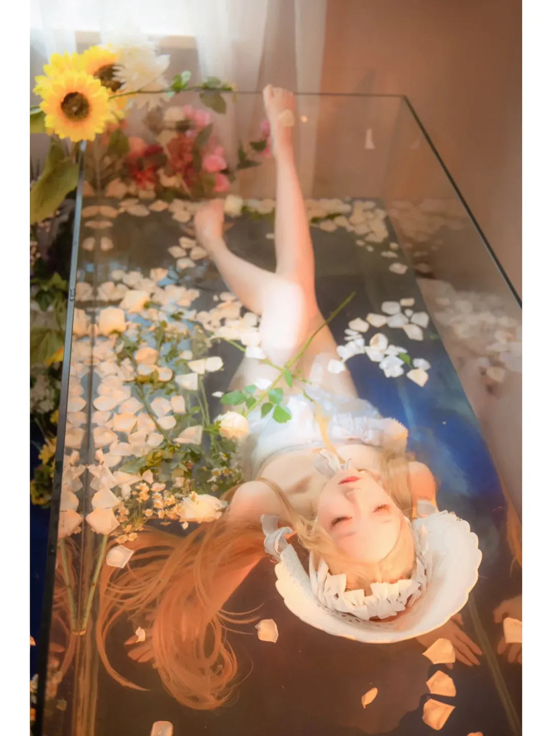 Anime girl, Fate/Grand Order, Underwater photography, Abigail cosplay, Cosplay photoshoot behind-the-scenes