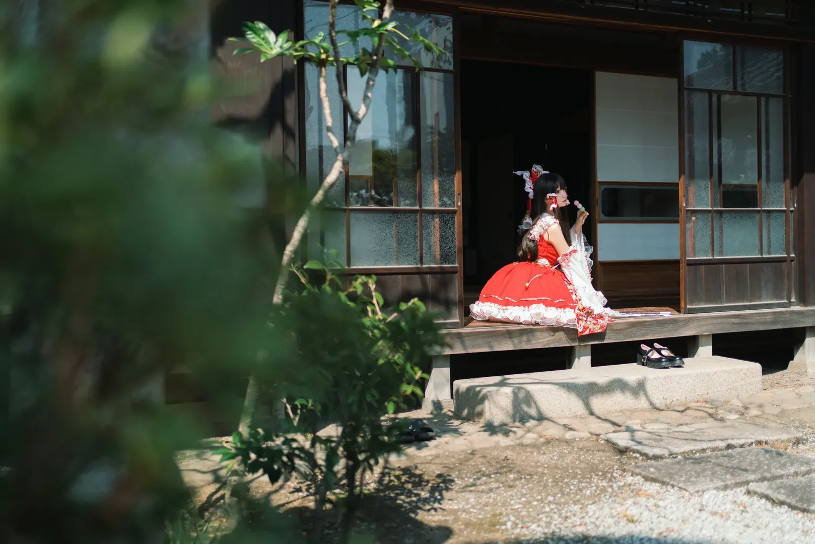 博丽灵梦cos, 东方project, 日式庭院, cosplay摄影, 足利 - 第3张