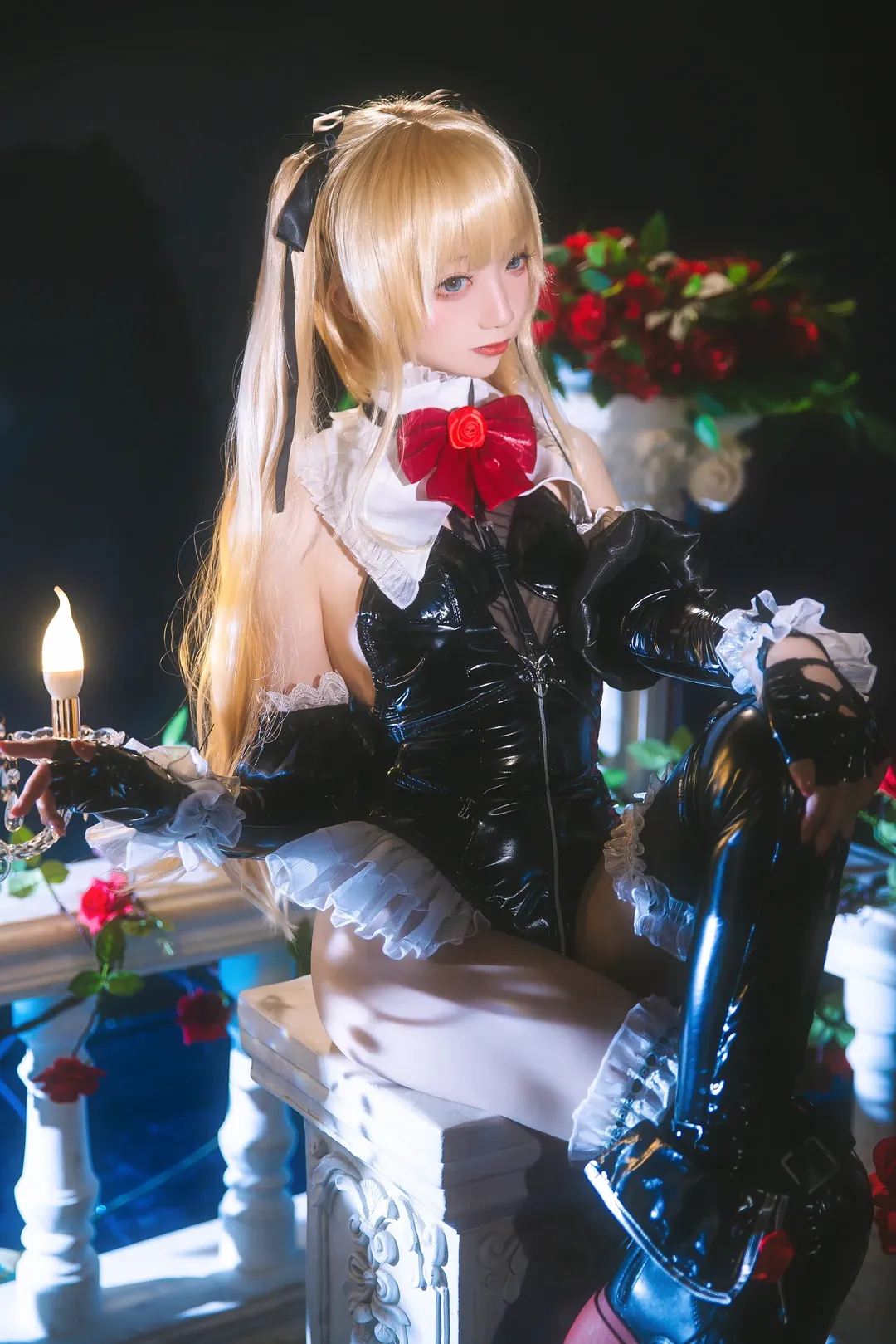 二次元コスプレ, デッド オア アライブ, マリー・ローズコスプレ, シャイニング・ローズ, 黒ストッキングとニーハイブーツ - 1枚目