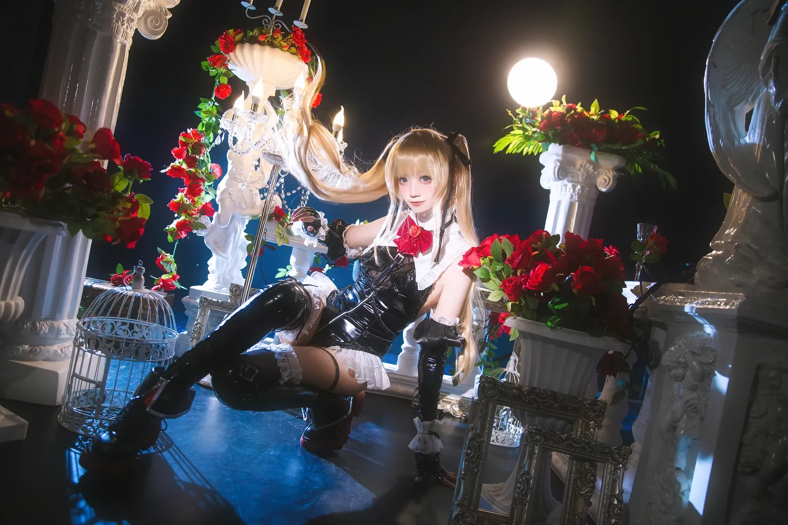 二次元コスプレ, デッド オア アライブ, マリー・ローズコスプレ, シャイニング・ローズ, 黒ストッキングとニーハイブーツ - 4枚目