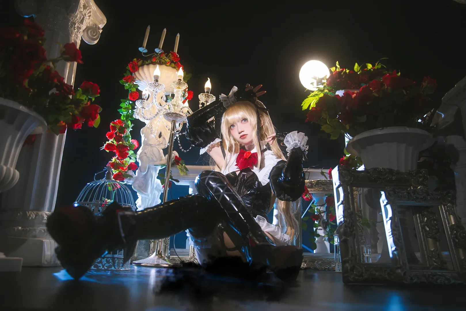 二次元コスプレ, デッド オア アライブ, マリー・ローズコスプレ, シャイニング・ローズ, 黒ストッキングとニーハイブーツ - 6枚目