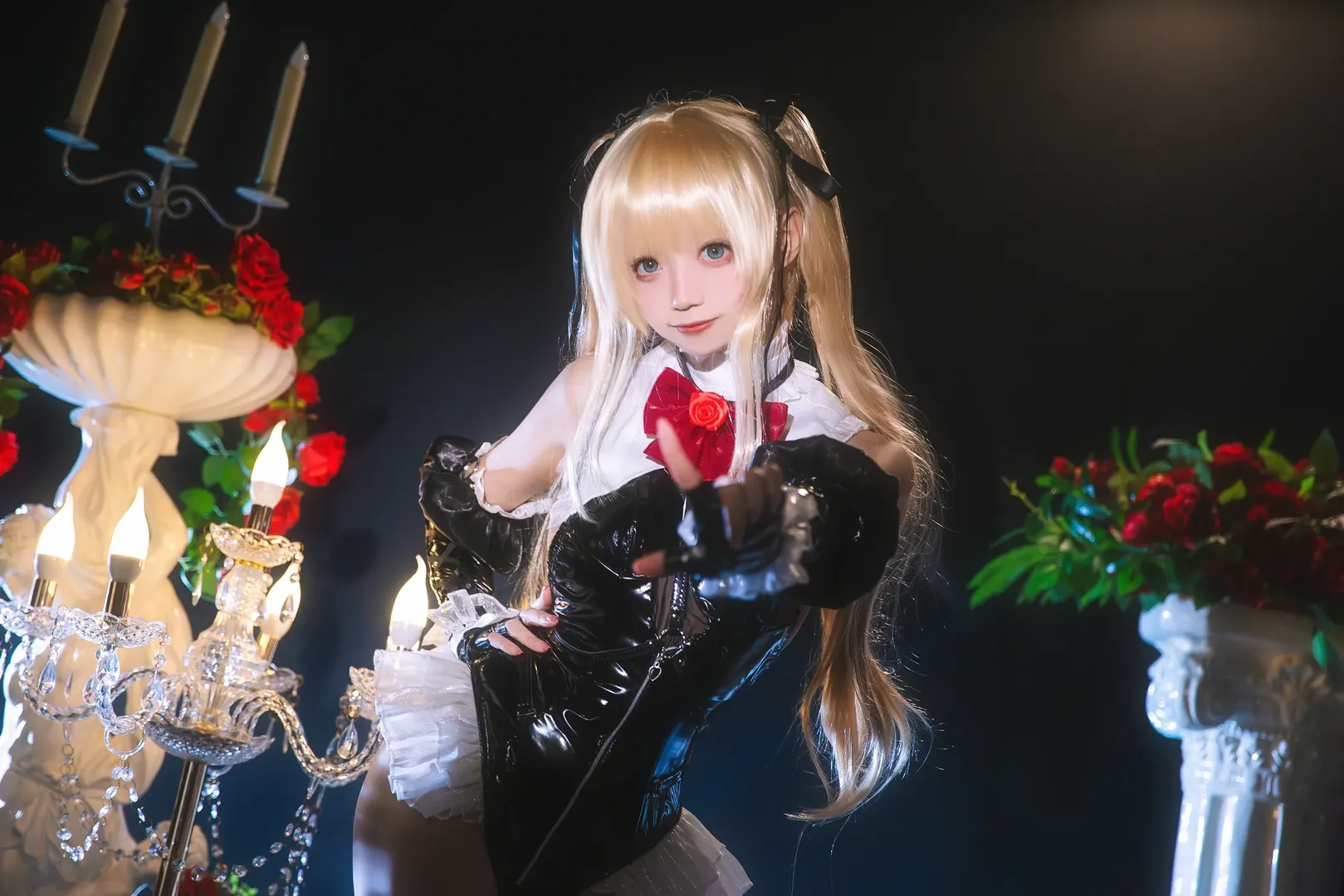 二次元コスプレ, デッド オア アライブ, マリー・ローズコスプレ, シャイニング・ローズ, 黒ストッキングとニーハイブーツ - 7枚目