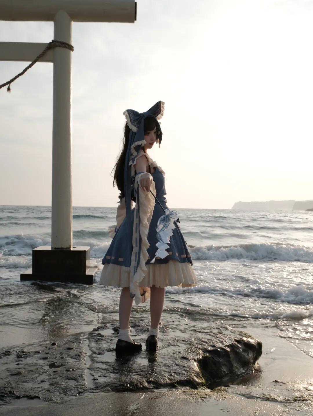 博麗霊夢コスプレ, 東方Project, 二次元コスプレ, 写真共有, 海の鳥居