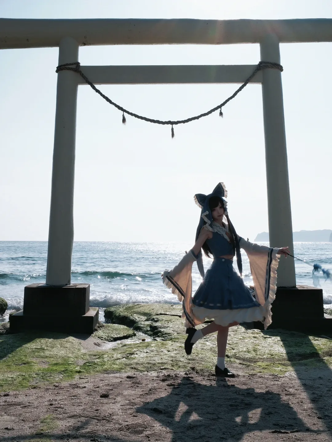 博丽灵梦cos, 东方project, 二次元cosplay, 摄影分享, 海边鸟居 - 第5张
