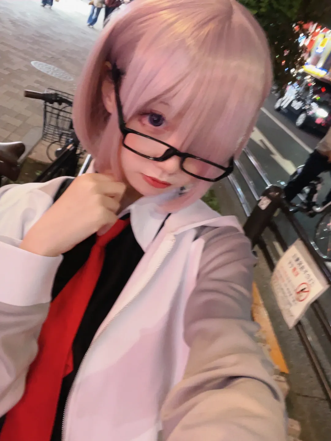 FGO, 夜景街拍, 黑框眼镜, 玛修基列莱特cos, 粉紫假发 - 第2张