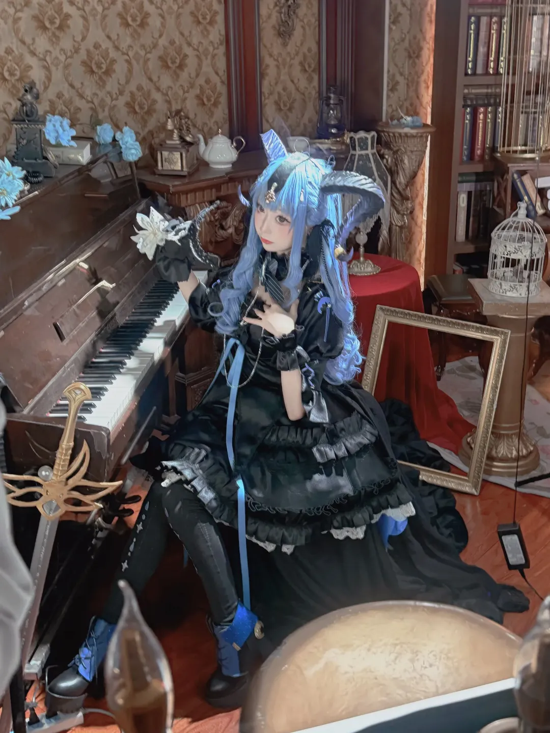 Sakiko Toyokawa cosplay, Arknights, Black stockings, Gothic Lolita, Ave Mujica - Image 2