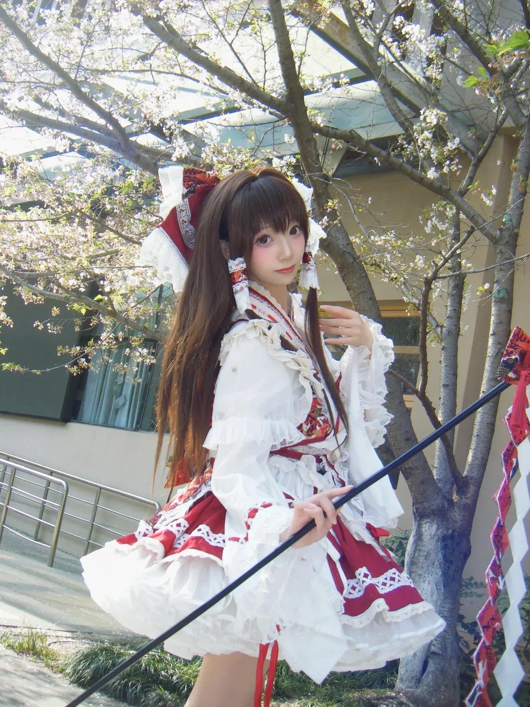 二次元摄影, 博丽灵梦cos, 东方project, 白丝穿搭, 樱花季cosplay - 第4张