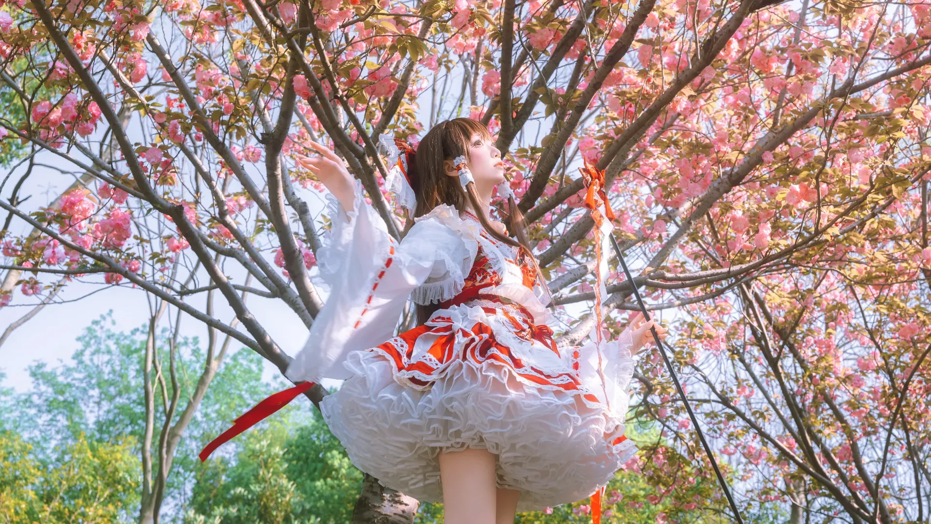博丽灵梦cos, 东方project, 巫女, 樱花外景, cosplay摄影 - 第2张