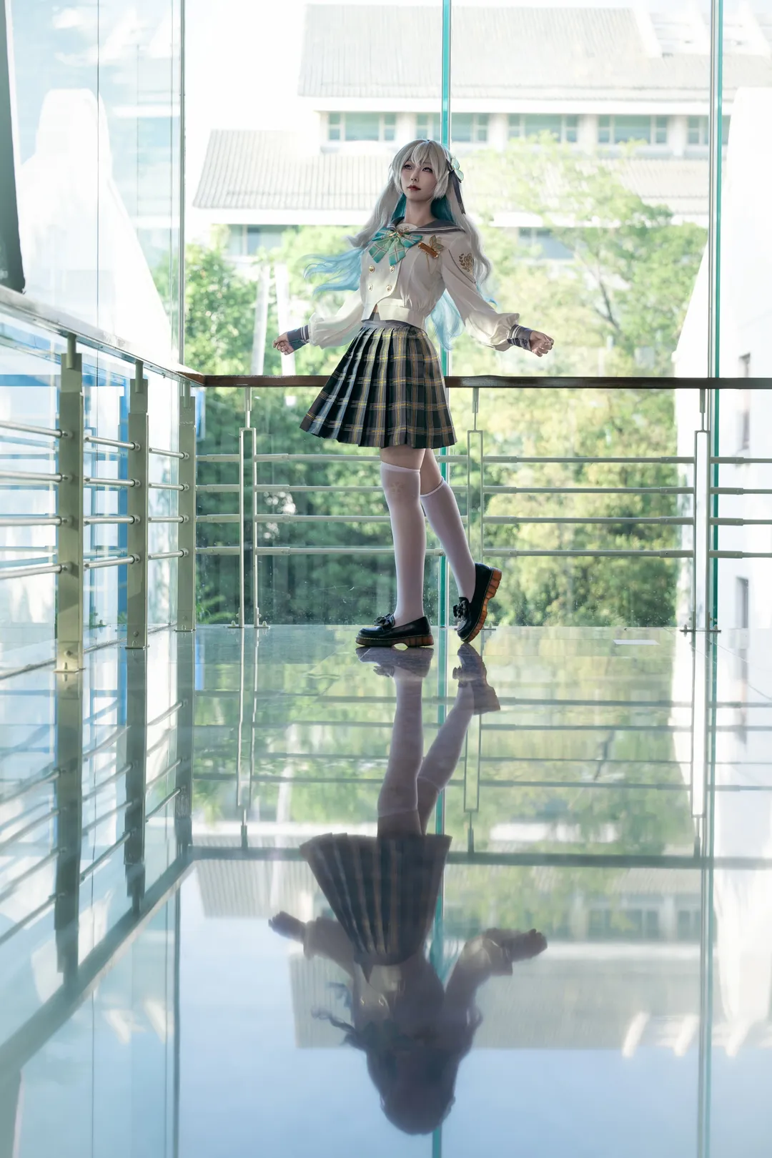 崩壊：スターレイル, ホタル コスプレ, JK制服撮影, 白ニーハイコーデ, 学校の日常感