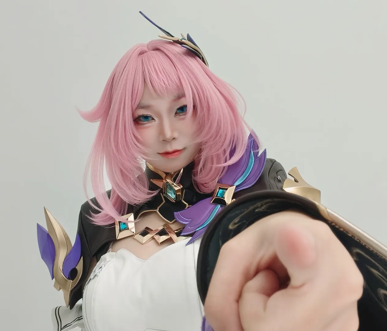 爱莉希雅cos, 崩坏3, 二次元cosplay, 粉发少女, cosplay摄影 - 第5张