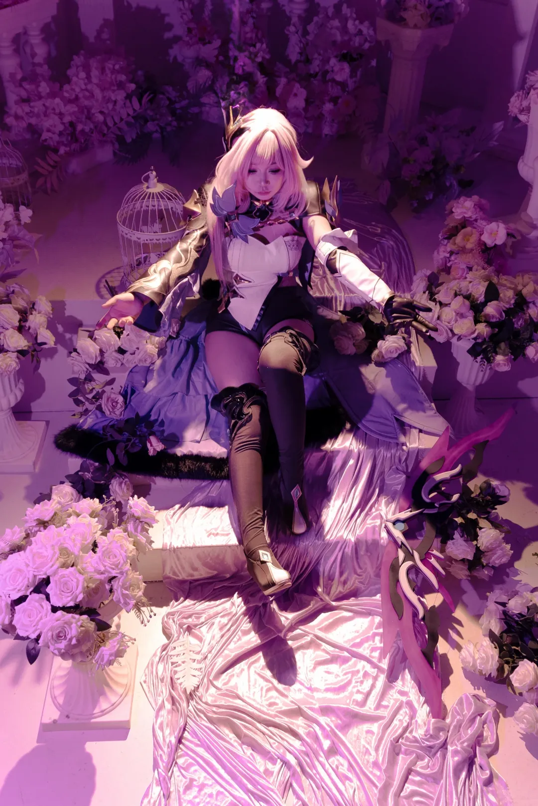 爱莉希雅cos, 崩坏3, 二次元cosplay, 丝袜穿搭, 花海布景
