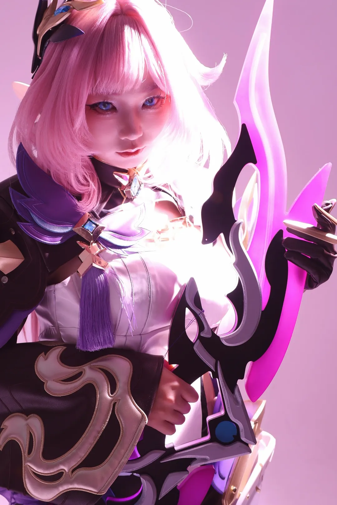 爱莉希雅cos, 崩坏3, 粉色长发, 二次元cosplay, 蓝色美瞳