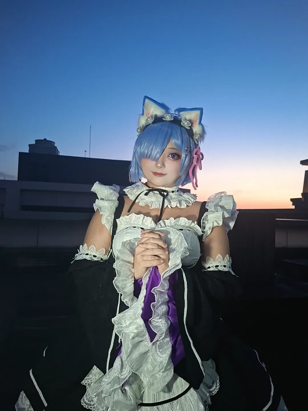 レム コスプレ, 屋上撮影, Re:ゼロから始める異世界生活, メイド服コスプレ, 黄昏の光と影