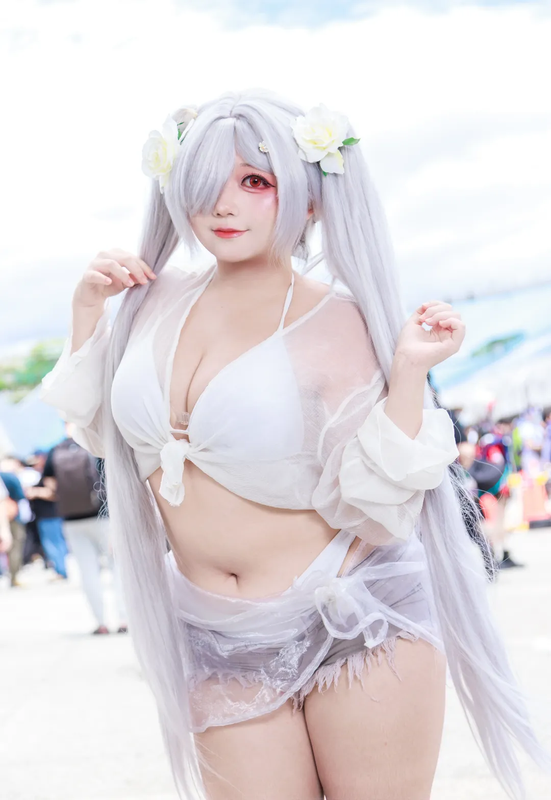 户外摄影, 灰姑娘cos, 胜利女神：妮姬, 银发双马尾, 白纱泳装