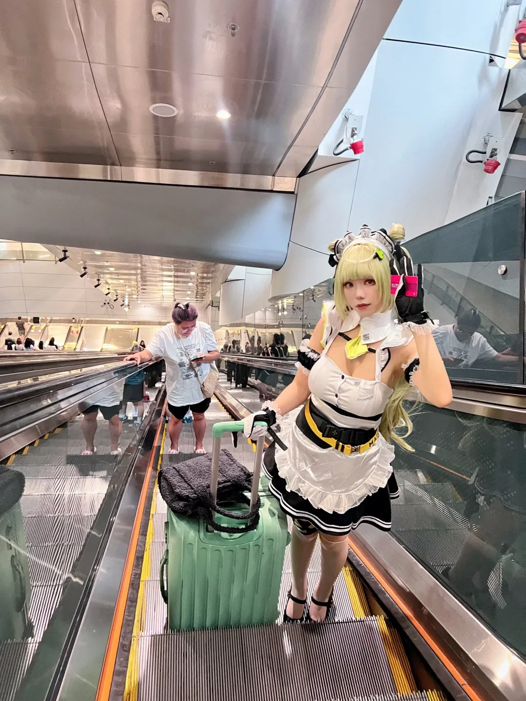 GODDESS OF VICTORY: NIKKE, White thigh-highs outfit, Souda cosplay, Hong Kong Comics & Games Festival, Anime convention special forces - Image 1