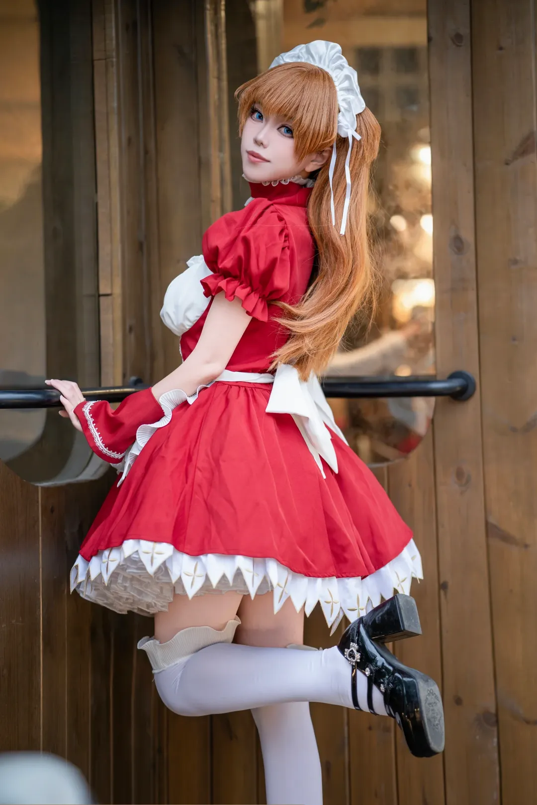 メイド服, 白ストッキング, アスカコスプレ, 新世紀エヴァンゲリオン, コスプレ撮影 - 5枚目