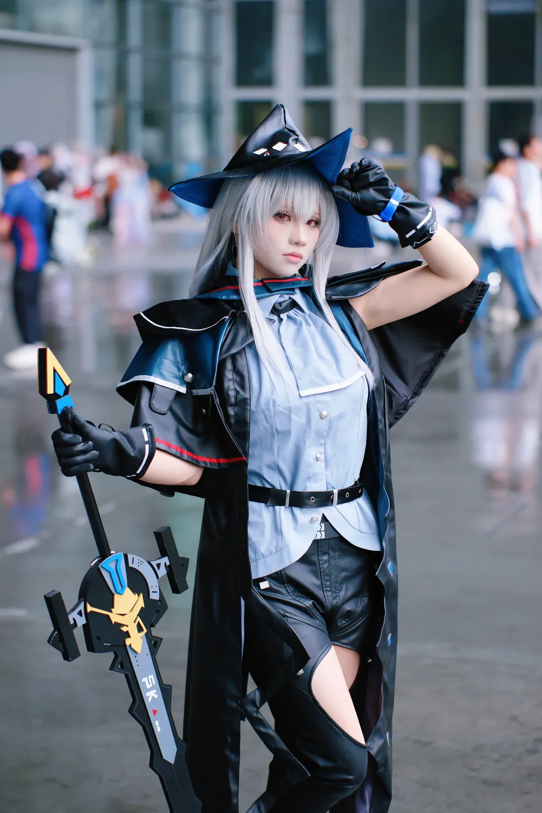 漫展返图, 明日方舟, 斯卡蒂cos, cosplay场照, 战术风穿搭 - 第1张