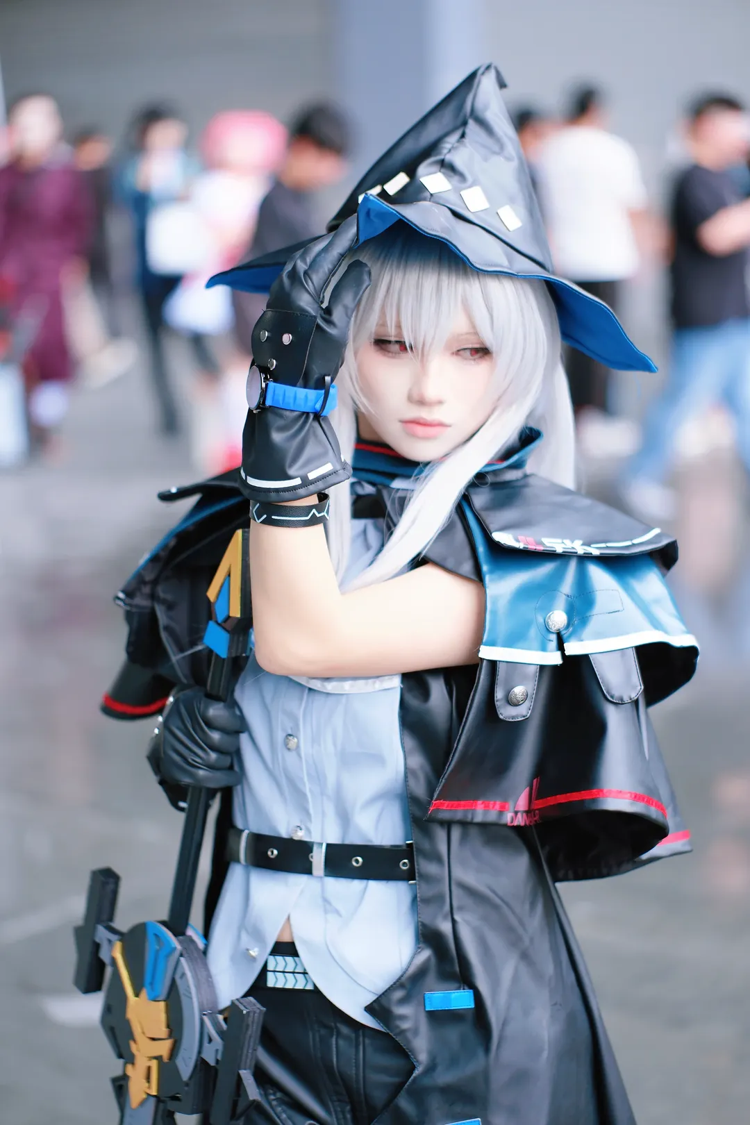 漫展返图, 明日方舟, 斯卡蒂cos, cosplay场照, 战术风穿搭 - 第2张