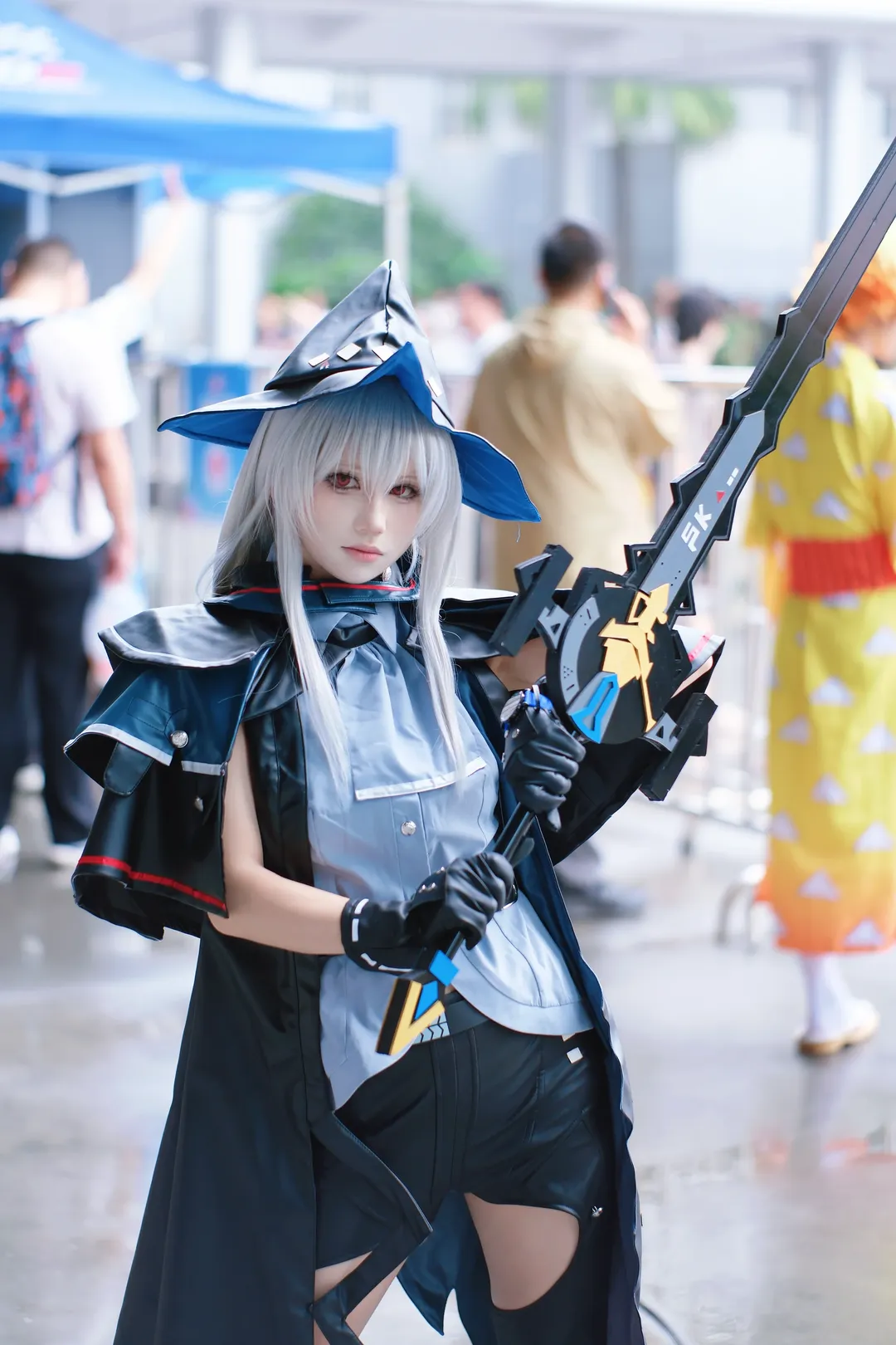 漫展返图, 明日方舟, 斯卡蒂cos, cosplay场照, 战术风穿搭 - 第6张