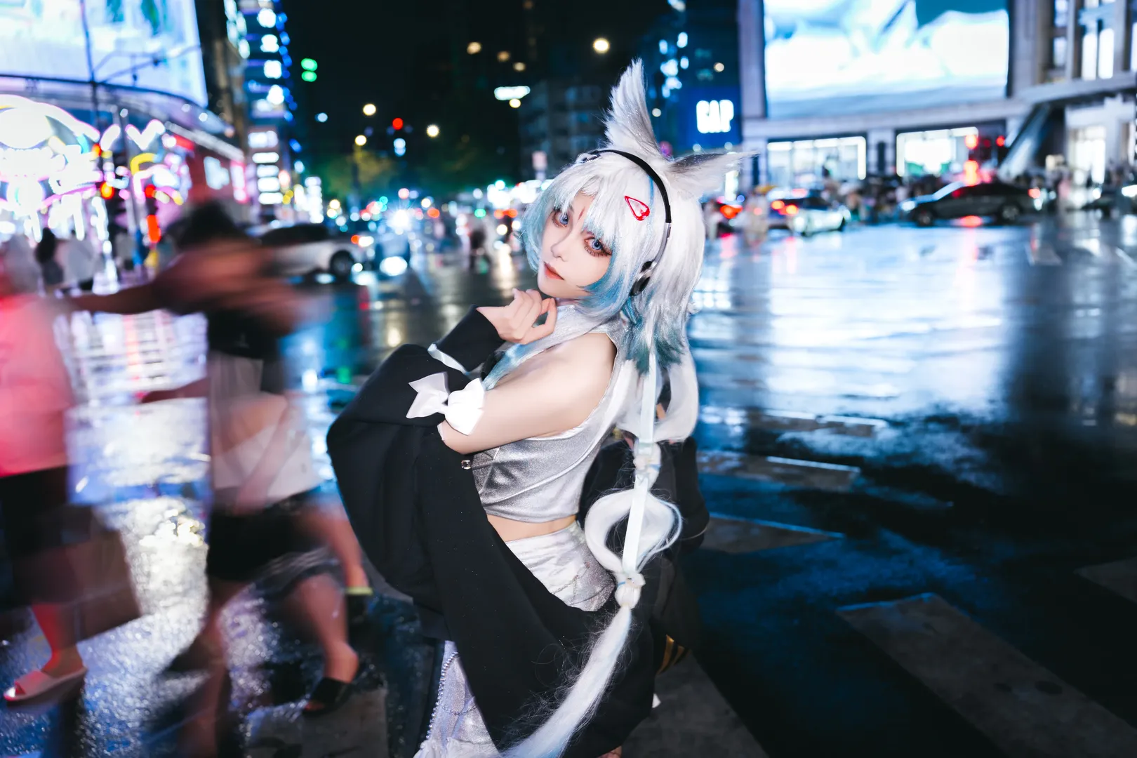 二次元cosplay, 终末地, 李织烟cos, 雨夜街拍, 直闪人像 - 第2张