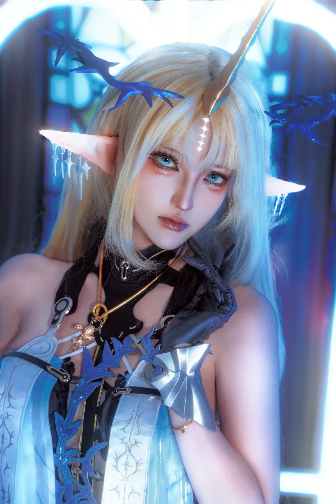 鳴潮, フルールドリス コスプレ, エルフ耳コスプレ, 寒色系写真, SFメカメイク