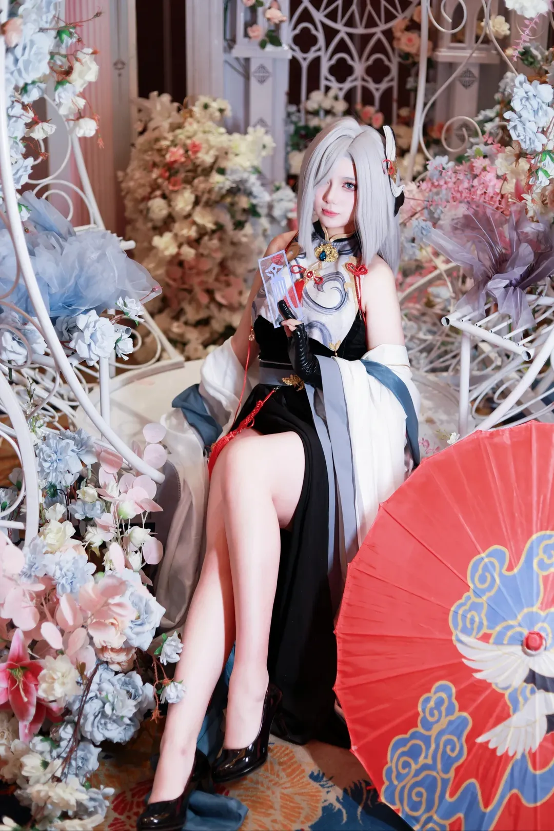 原神, 漫展场照, 申鹤cos, 银发cos, 红纸伞 - 第2张