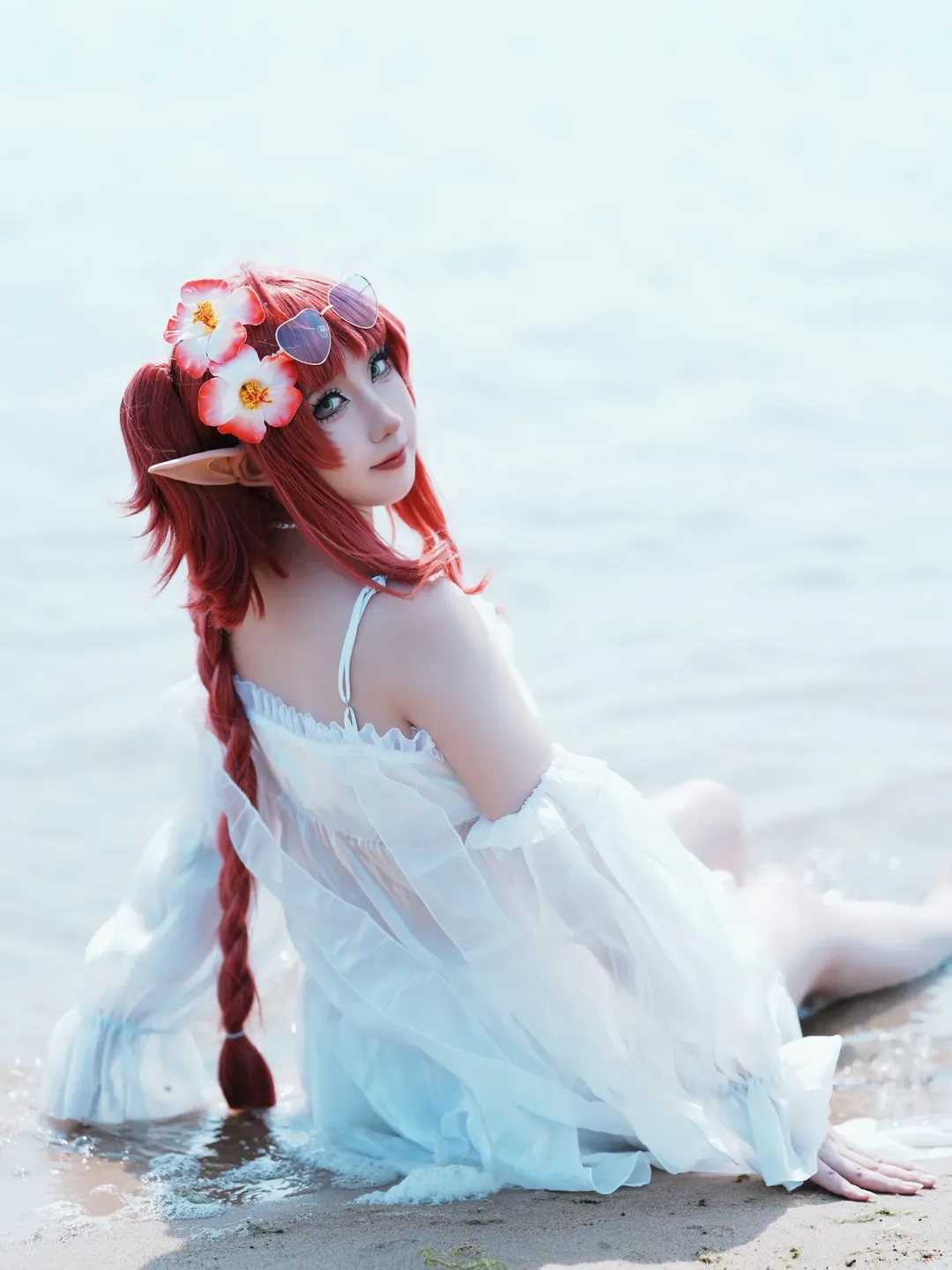 アークナイツ, エルフ耳, 海辺のコスプレ, テンニンカコスプレ, 白いチュールドレス - 2枚目