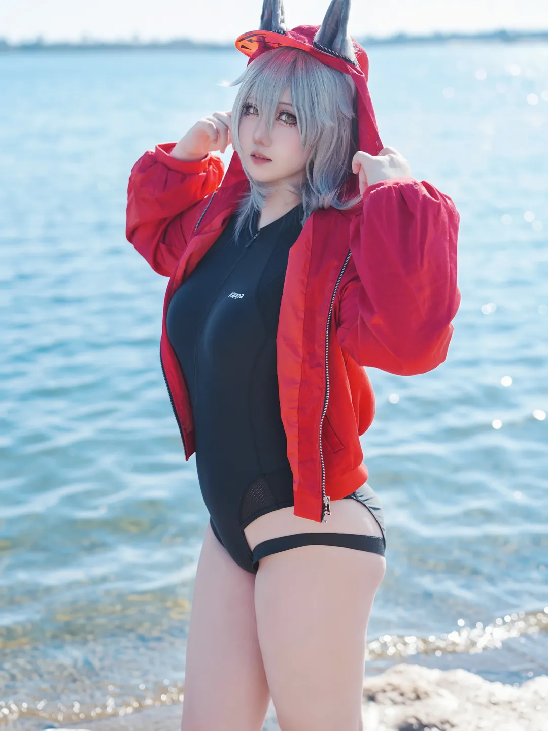 海辺の写真, 水着コスプレ, コスプレシェア, 屋外ポートレート, アークナイツ コスプレ